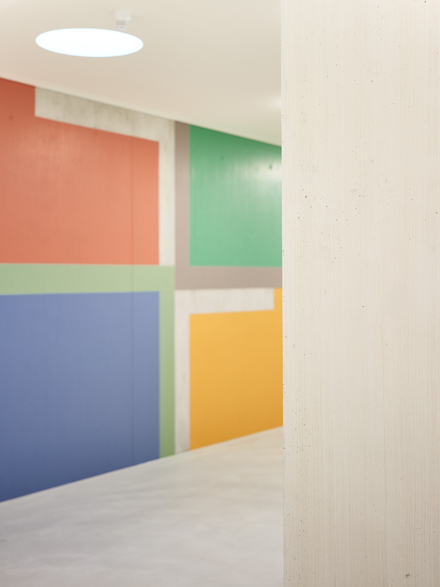 Meletta Strebel Architekten, Schulhaus Rotweg, Wädenswil: Wandbemalung Jean Pfaff